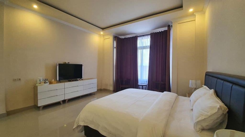Grand Puri Hotel Batununggul Exterior foto